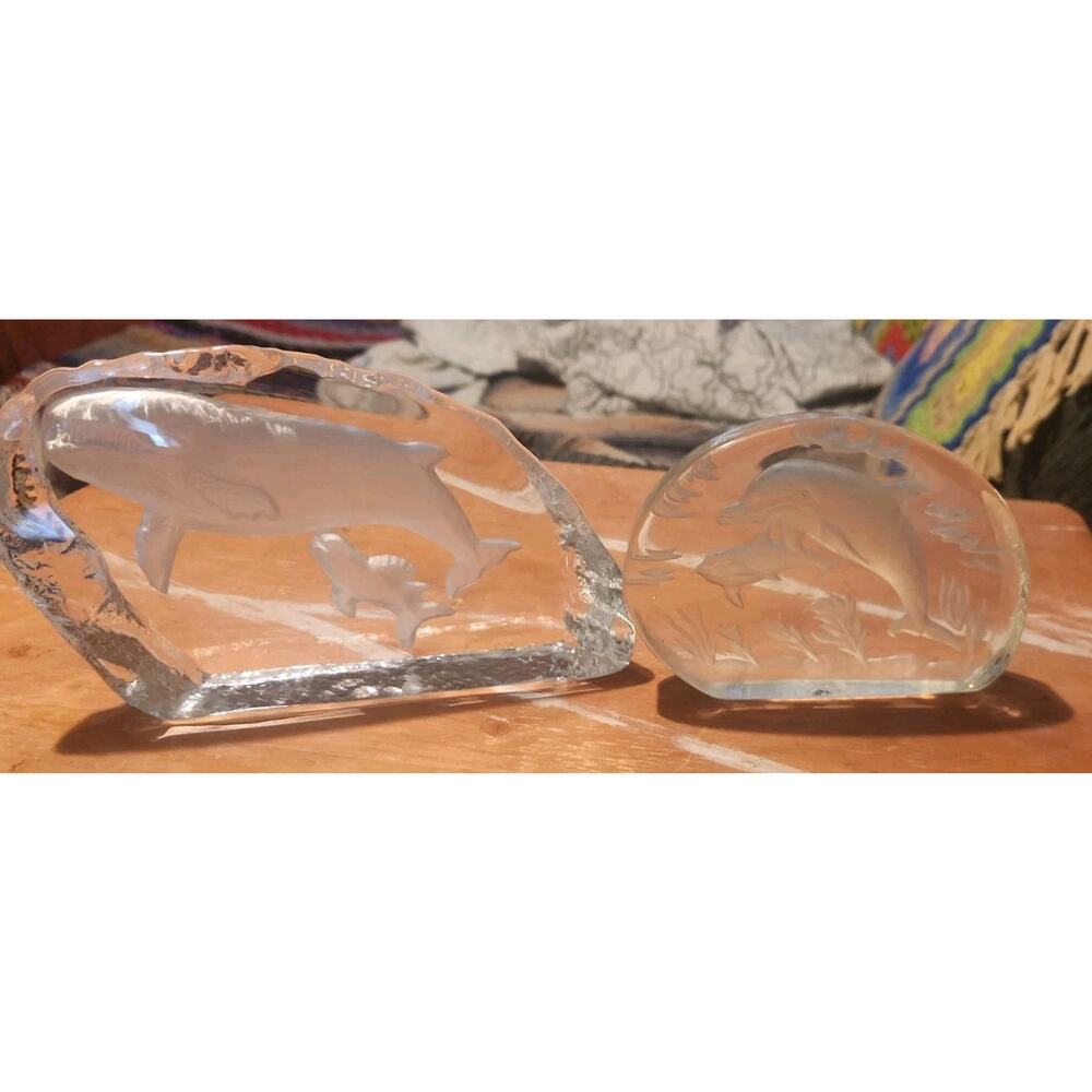 Pair of etched glass bookends, 1 dolphins/1 whales, look of ice,abt 8" preowned